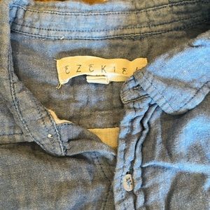 Chambray men’s button up